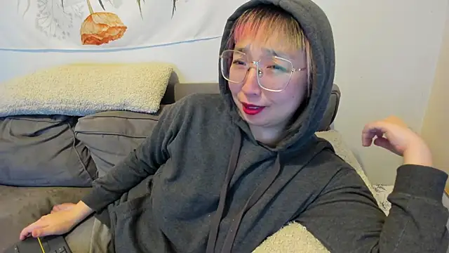 Snapshot of luxgray chatting on February 2025 01:02:02 AM luxgray online show from February 2025 01:02:02 AM