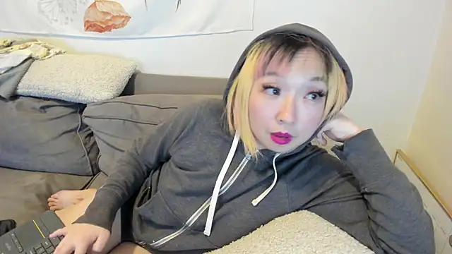 Snapshot of luxgray chatting on February 2025 02:53:02 AM luxgray online show from February 2025 02:53:02 AM