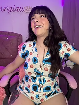 Snapshot of YovngBaby chatting on July 2026 05:00:02 AM YovngBaby online show from July 2026 05:00:02 AM