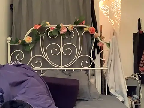 Snapshot of BuziCycki chatting on January 2025 07:45:02 PM BuziCycki online show from January 2025 07:45:02 PM