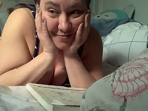 Snapshot of BuziCycki chatting on March 2025 07:06:02 PM BuziCycki online show from March 2025 07:06:02 PM