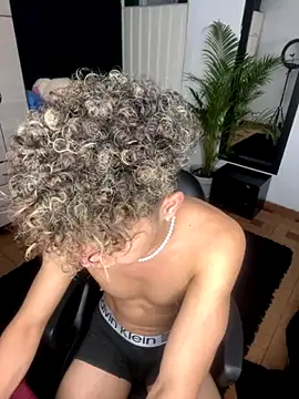 Snapshot of DavidfullOFlove chatting on September 2025 04:05:01 AM DavidfullOFlove online show from September 2025 04:05:01 AM