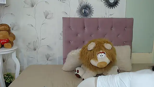 Snapshot of ariel_milk chatting on February 2025 06:59:02 PM ariel milk online show from February 2025 06:59:02 PM