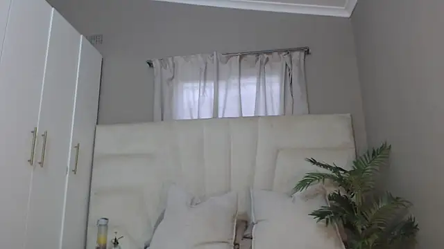 naughtyblackdolie online show from February 2025 05:15:01 AM