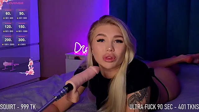 Snapshot of DreamPussyy chatting on November 2025 03:52:02 AM DreamPussyy online show from November 2025 03:52:02 AM