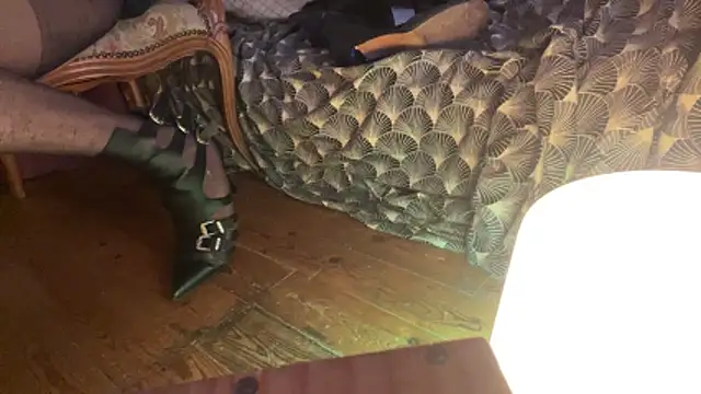 Snapshot of alexheels_boots chatting on December 2025 04:34:02 PM alexheels boots online show from December 2025 04:34:02 PM