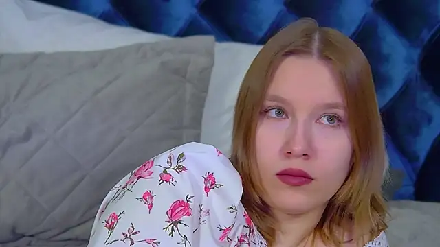 LiliLinn online show from February 2026 04:49:02 AM