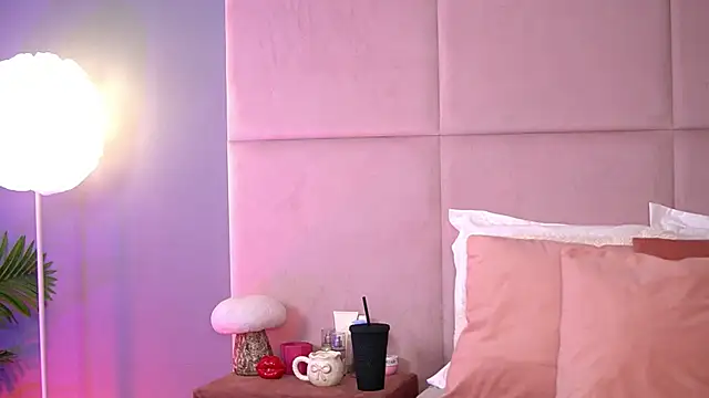 AlmaLuv online show from December 2025 03:55:01 AM