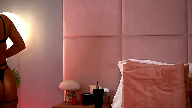 AlmaLuv online show from March 2026 04:52:01 AM