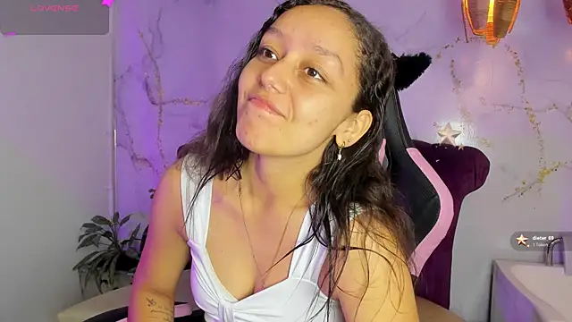 Snapshot of katy_sweet19 chatting on June 2026 11:01:02 AM katy sweet19 online show from June 2026 11:01:02 AM