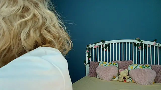 Snapshot of AlicePirs chatting on November 2025 05:13:02 AM AlicePirs online show from November 2025 05:13:02 AM