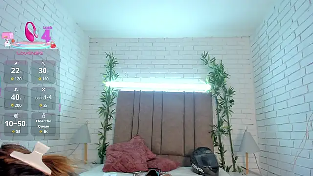 Snapshot of Alessia_Taylorr chatting on March 2025 06:05:02 PM Alessia Taylorr online show from March 2025 06:05:02 PM