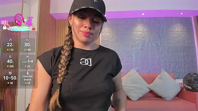 Snapshot of Alessia_Taylorr chatting on March 2025 06:04:02 PM Alessia Taylorr online show from March 2025 06:04:02 PM