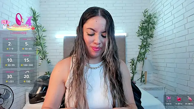 Snapshot of Alessia_Taylorr chatting on March 2025 12:01:02 PM Alessia Taylorr online show from March 2025 12:01:02 PM