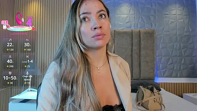 Snapshot of Alessia_Taylorr chatting on September 2025 12:05:01 PM Alessia Taylorr online show from September 2025 12:05:01 PM