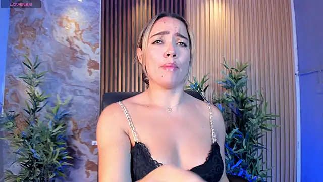 Snapshot of Alessia_Taylorr chatting on September 2025 12:32:01 PM Alessia Taylorr online show from September 2025 12:32:01 PM