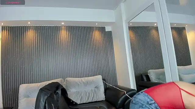 Snapshot of Alessia_Taylorr chatting on October 2025 12:22:02 PM Alessia Taylorr online show from October 2025 12:22:02 PM