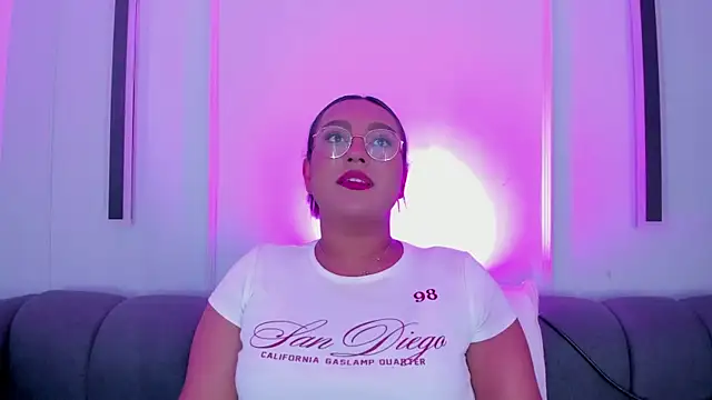 Snapshot of ellamontoya chatting on November 2025 11:42:01 AM ellamontoya online show from November 2025 11:42:01 AM