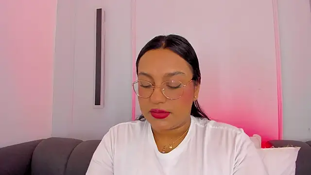 Snapshot of ellamontoya chatting on November 2025 12:29:02 PM ellamontoya online show from November 2025 12:29:02 PM