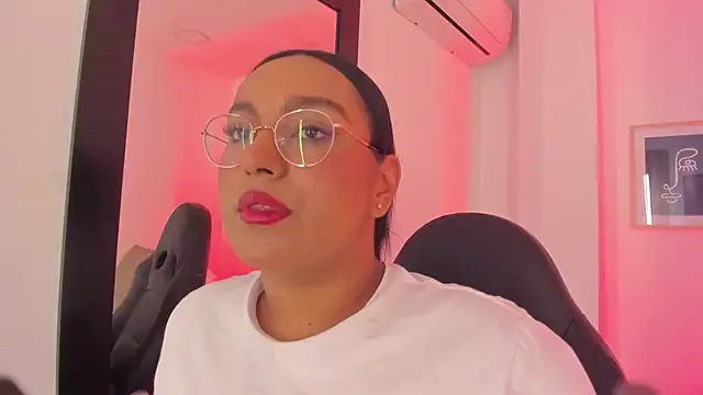 Snapshot of ellamontoya chatting on December 2025 11:58:02 AM ellamontoya online show from December 2025 11:58:02 AM