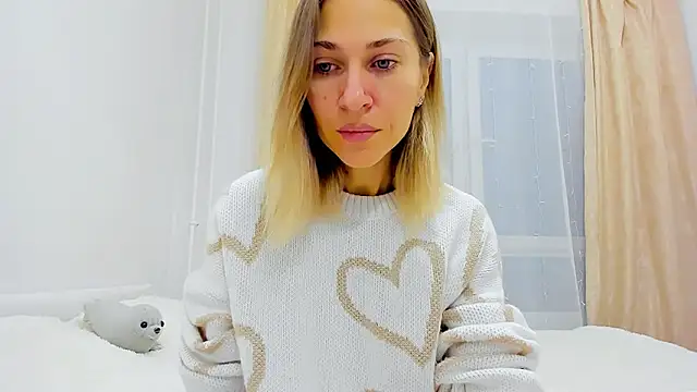 Snapshot of Mona_Cruz chatting on December 2024 05:10:02 AM Mona Cruz online show from December 2024 05:10:02 AM