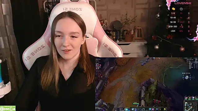 MoonlishSiren online show from January 2025 10:51:02 PM