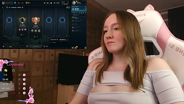 MoonlishSiren online show from October 2025 08:52:02 PM