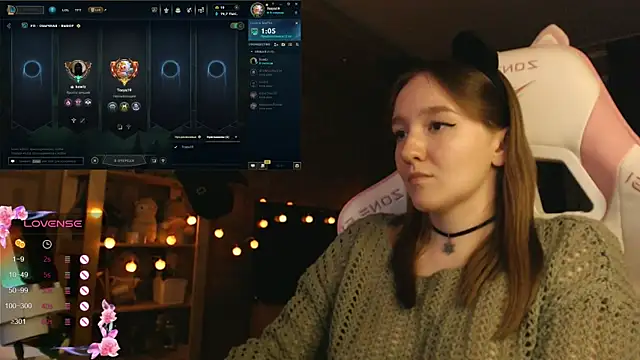 MoonlishSiren online show from October 2025 08:43:02 PM