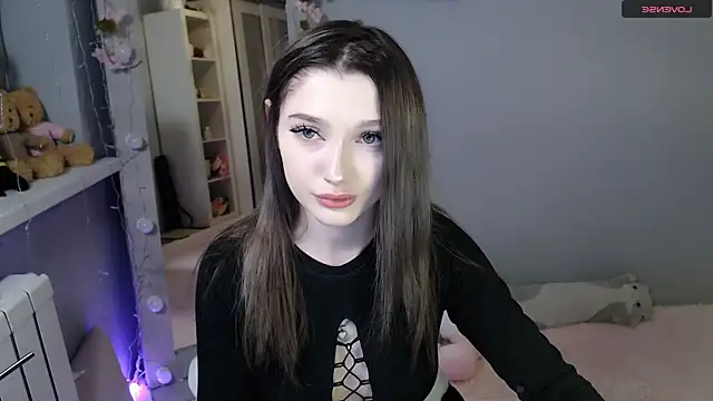 White kitty01 online show from December 2024 02:46:02 PM