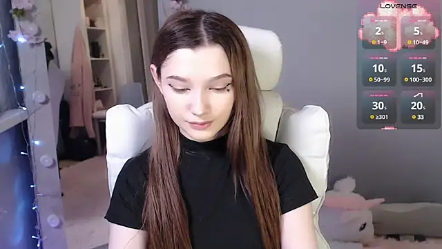 White kitty01 online show from January 2025 01:09:01 PM