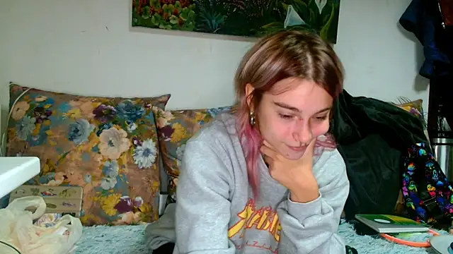 Sophie Bell online show from October 2025 07:02:01 PM