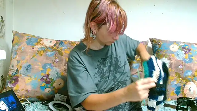 Sophie Bell online show from July 2026 06:00:02 PM