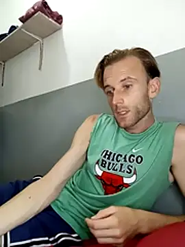 Snapshot of aquilesmade chatting on November 2025 05:58:02 PM aquilesmade online show from November 2025 05:58:02 PM