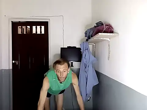 Snapshot of aquilesmade chatting on November 2025 03:01:01 PM aquilesmade online show from November 2025 03:01:01 PM