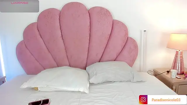 Snapshot of Nicole_Paradise chatting on May 2026 01:07:02 PM Nicole Paradise online show from May 2026 01:07:02 PM