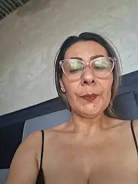 Mia-funny20 online show from April 2026 08:39:02 PM