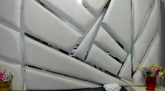 Aurora 18 online show from March 2025 08:59:01 PM