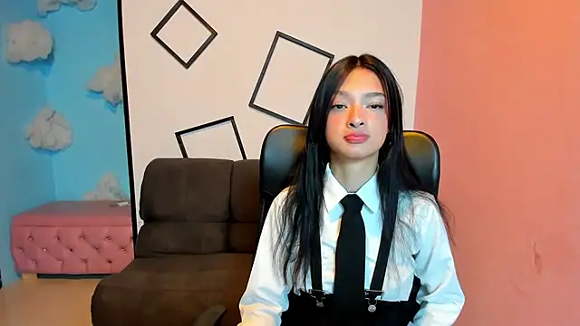 Aurora 18 online show from November 2025 03:33:02 PM