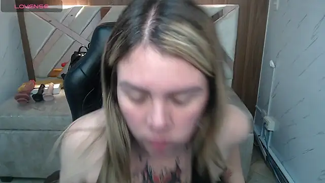 Snapshot of Paula_b_ chatting on July 2026 12:52:02 PM Paula b online show from July 2026 12:52:02 PM