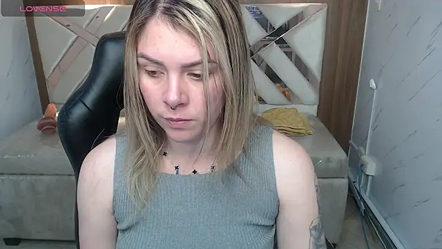 Snapshot of Paula_b_ chatting on July 2026 01:03:01 PM Paula b online show from July 2026 01:03:01 PM