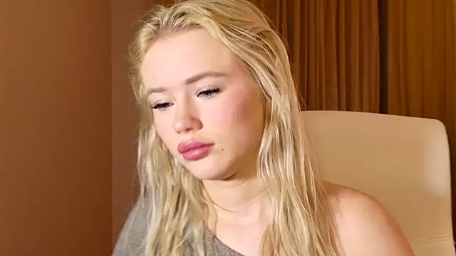 LexieLoree online show from December 2024 04:55:01 AM