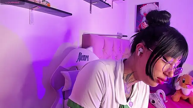 Snapshot of Akari1_Mischief chatting on December 2024 11:46:02 PM Akari1 Mischief online show from December 2024 11:46:02 PM