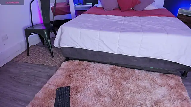 VioletPaket online show from April 2026 11:33:02 AM