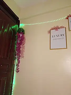 Lucyy1 online show from April 2026 10:07:02 PM