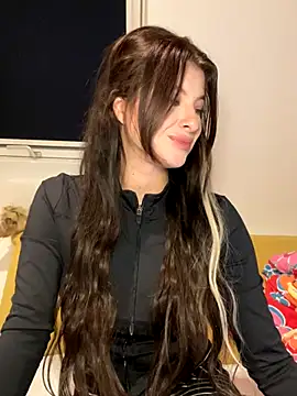 Snapshot of Mia-Minou chatting on November 2025 05:37:02 PM Mia-Minou online show from November 2025 05:37:02 PM