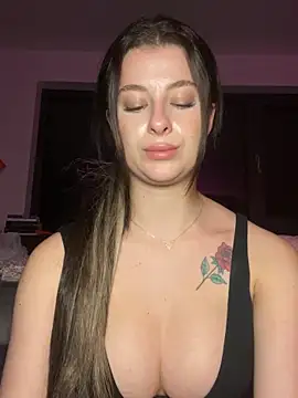 Snapshot of Mia-Minou chatting on November 2025 10:31:02 PM Mia-Minou online show from November 2025 10:31:02 PM