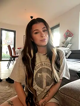 Snapshot of Mia-Minou chatting on November 2025 12:38:01 PM Mia-Minou online show from November 2025 12:38:01 PM