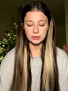 Snapshot of Mia-Minou chatting on November 2025 01:08:02 AM Mia-Minou online show from November 2025 01:08:02 AM