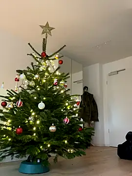 Snapshot of Mia-Minou chatting on December 2025 09:36:01 AM Mia-Minou online show from December 2025 09:36:01 AM