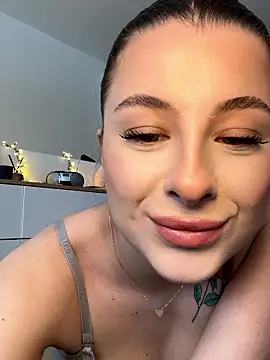 Mia-Minou online show from January 2026 11:24:02 AM